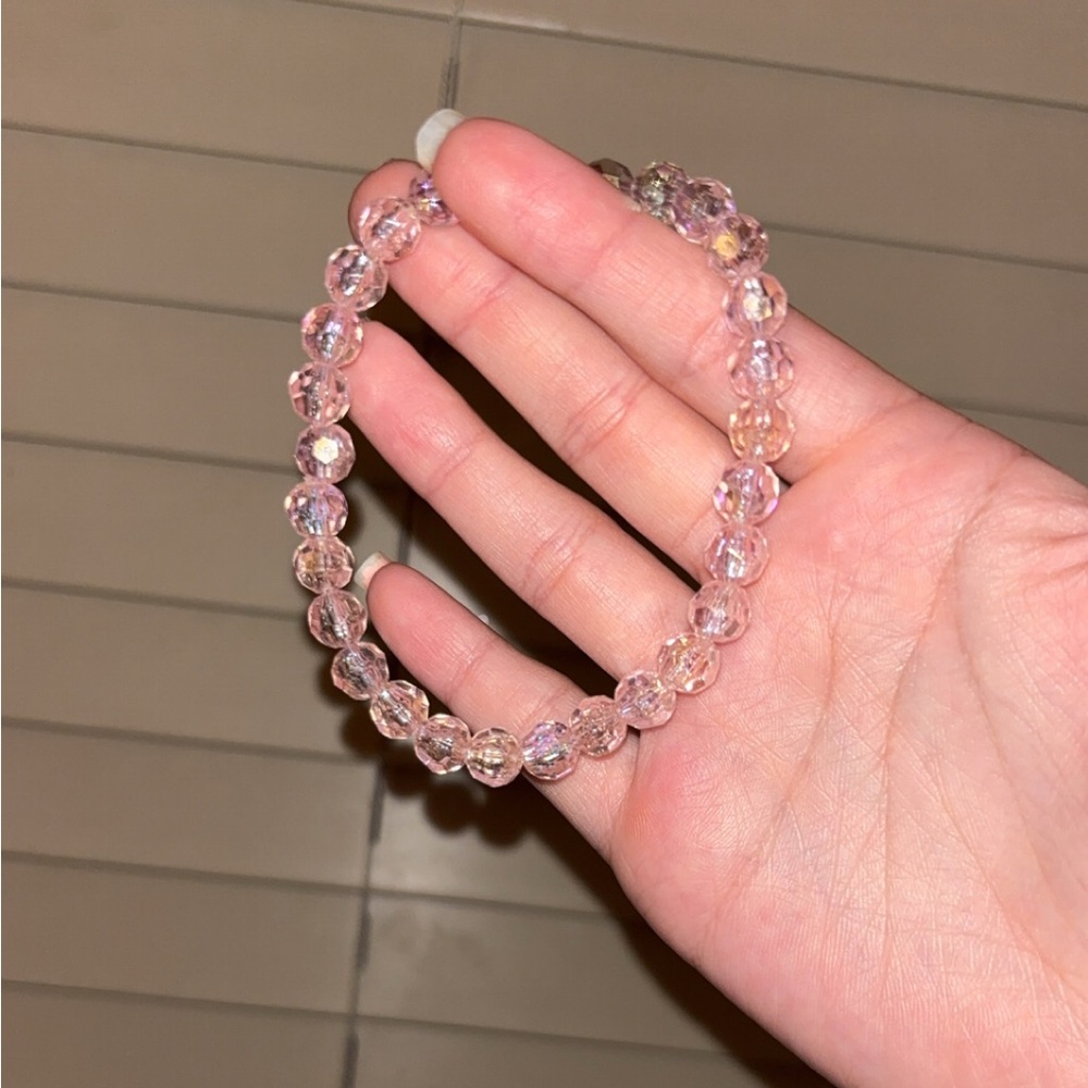 ✨SALE $5✨Handmade 8mm faceted clear pink beaded bracelet! 🤍💕🪩
